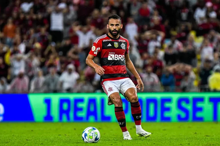 O que falta para Thiago Maia deixar o Flamengo e assinar com o Inter? (Foto: Thiago Ribeiro / AGIF)