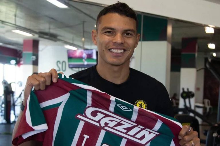 Thiago Silva com a camisa do Fluminense