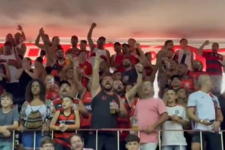 Torcedores do Flamengo em partida do NBB