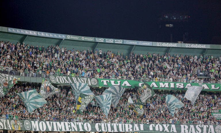 Torcida do Coritiba no Couto Pereira