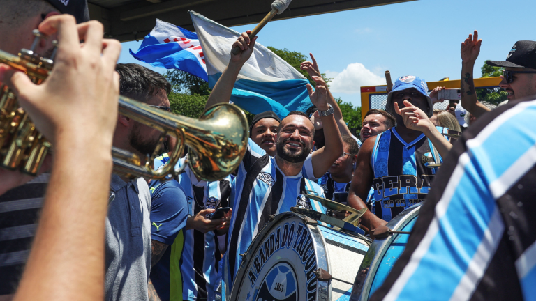 torcida-gremio-jogos-suarez