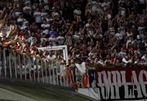 Torcida do São Paulo na Vila Belmiro