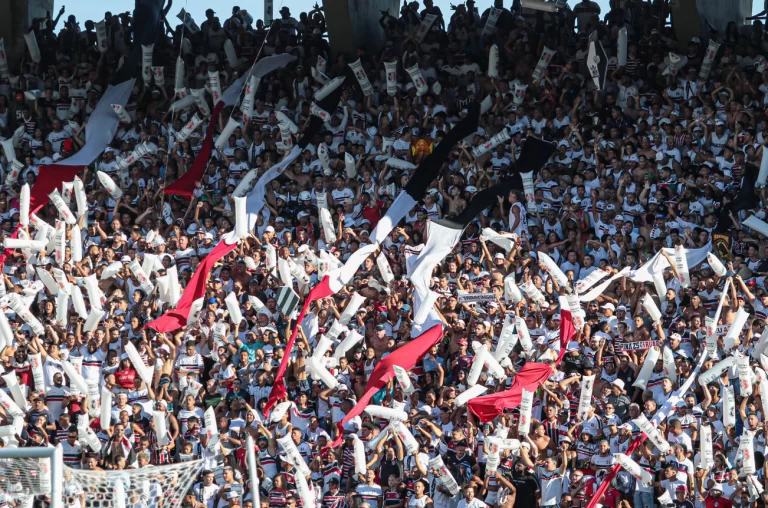 Torcida do Santa Cruz. Foto: Reprodução/Rafael Melo