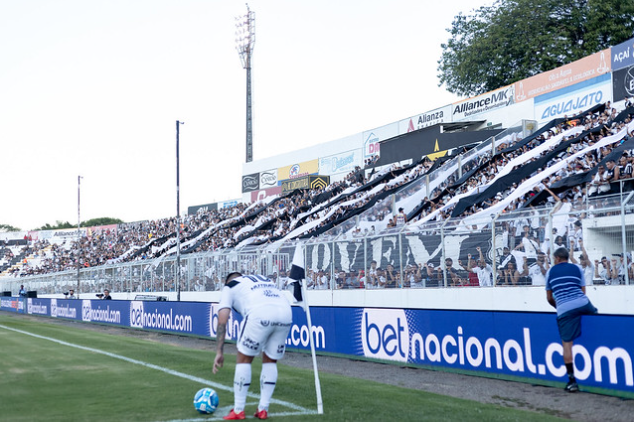 Torcida da Ponte Preta no estádio Moisés Lucarelli