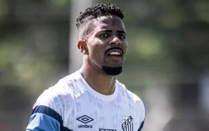 Hayner pertence ao Santos, mas está emprestado ao CRB