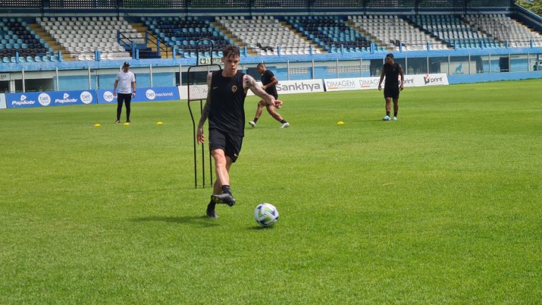 Chrystian Barletta, atacante do Corinthians, em treinamento