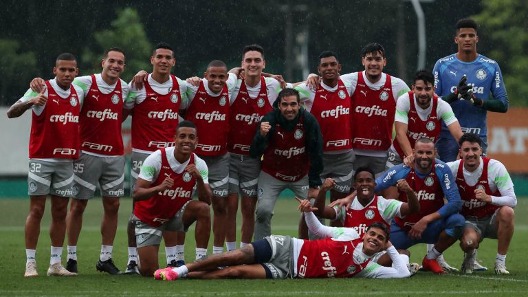 Jogadores do Palmeiras e Abel Ferreira