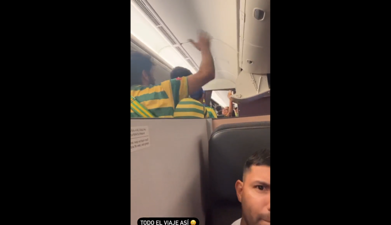 Agüero filmou brasileiros cantando a caminho do Qatar para Copa do Mundo. Foto: Reprodução/Twitter.