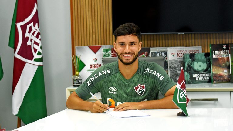 Fluminense renova contrato de Martinelli