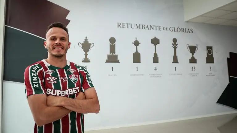 Renê com a camisa do Fluminense