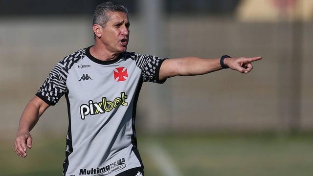 Mesmo com o acesso, o técnico Jorginho não deve permanecer no Vasco para 2023