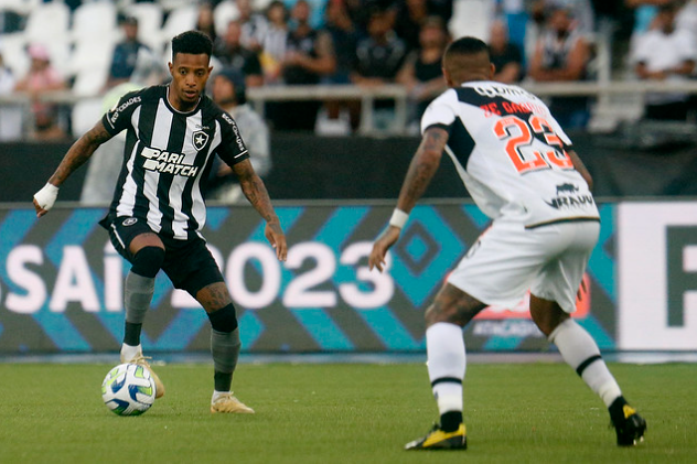 Tchê Tchê e Zé Gabriel - volantes - em Botafogo x Vasco