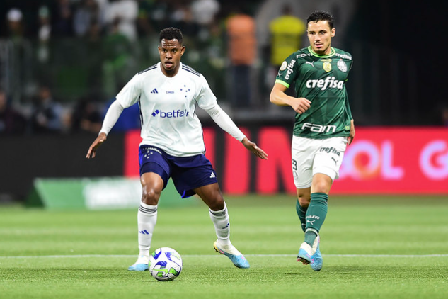 Matheus Jussa e Raphael Veiga em Palmeiras x Cruzeiro