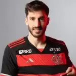 Matías Viña está próximo de retornar aos gramados pelo Flamengo