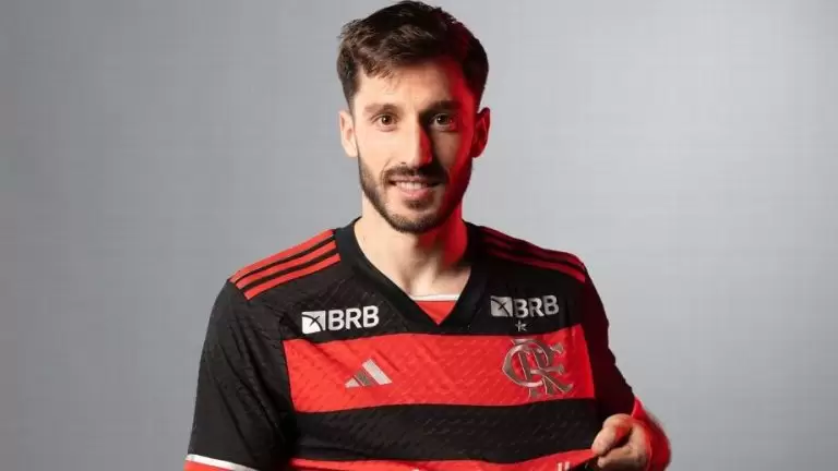 Matías Viña está próximo de retornar aos gramados pelo Flamengo