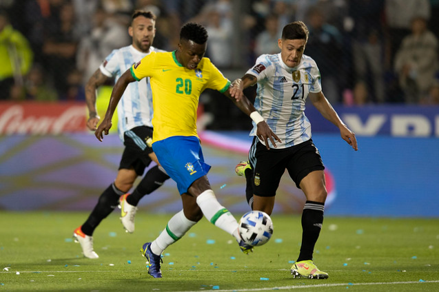 Vinicius Júnior em Argentina x Brasil