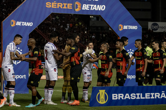 Jogadores de Sport e Vitória