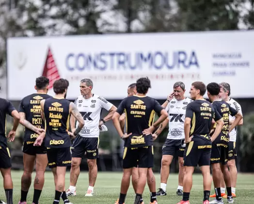 Juan Pablo Vojvoda e elenco do Santos no CT Rei Pelé