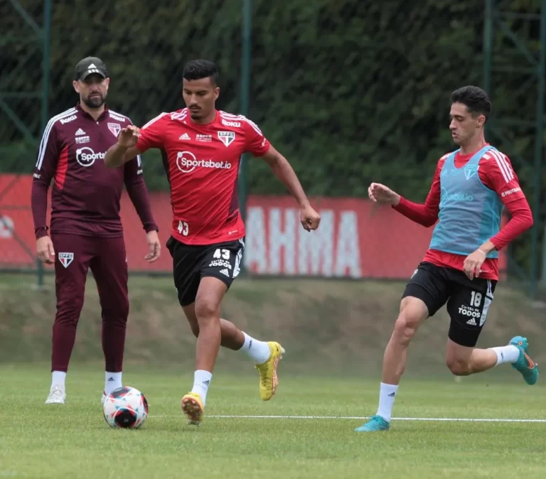 Sem jogar há três anos, Walce encaminha renovação com o São Paulo