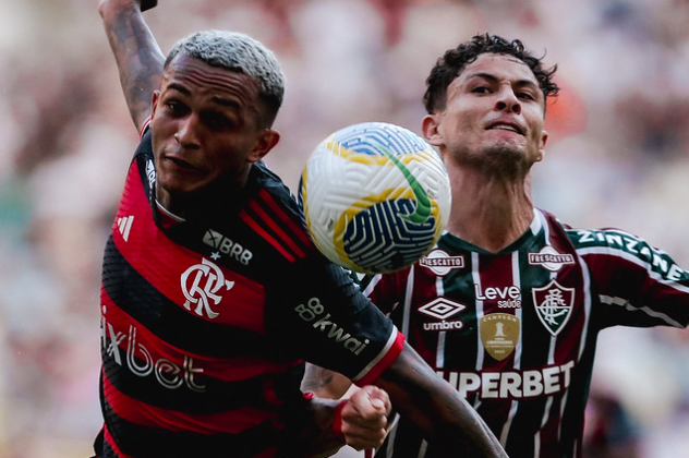 Wesley e Diogo Barbosa, em Fluminense x Flamengo