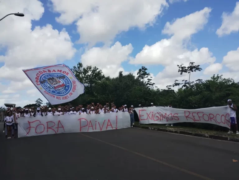 Bamor, torcida organizada do Bahia, protesta contra Renato Paiva e situação atual do clube. Foto: Reprodução/Bamor