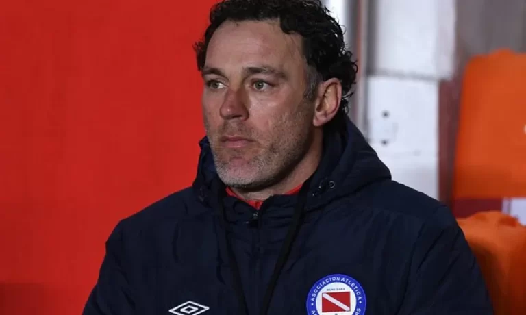 Gabi Milito, técnico do Argentinos Juniors (Foto: AFP)