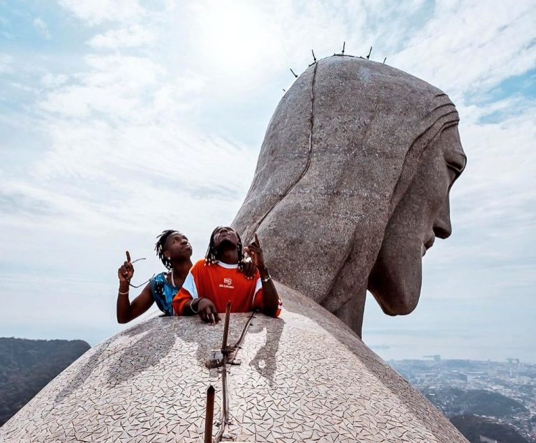 Vinicius Junior et Camavinga en visite au Cristo Redentor de Rio de Janeiro