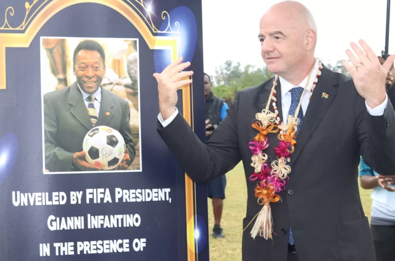 Vanuatu inaugure le 'King Pelé Football Field' en hommage à la légende brésilienne du football