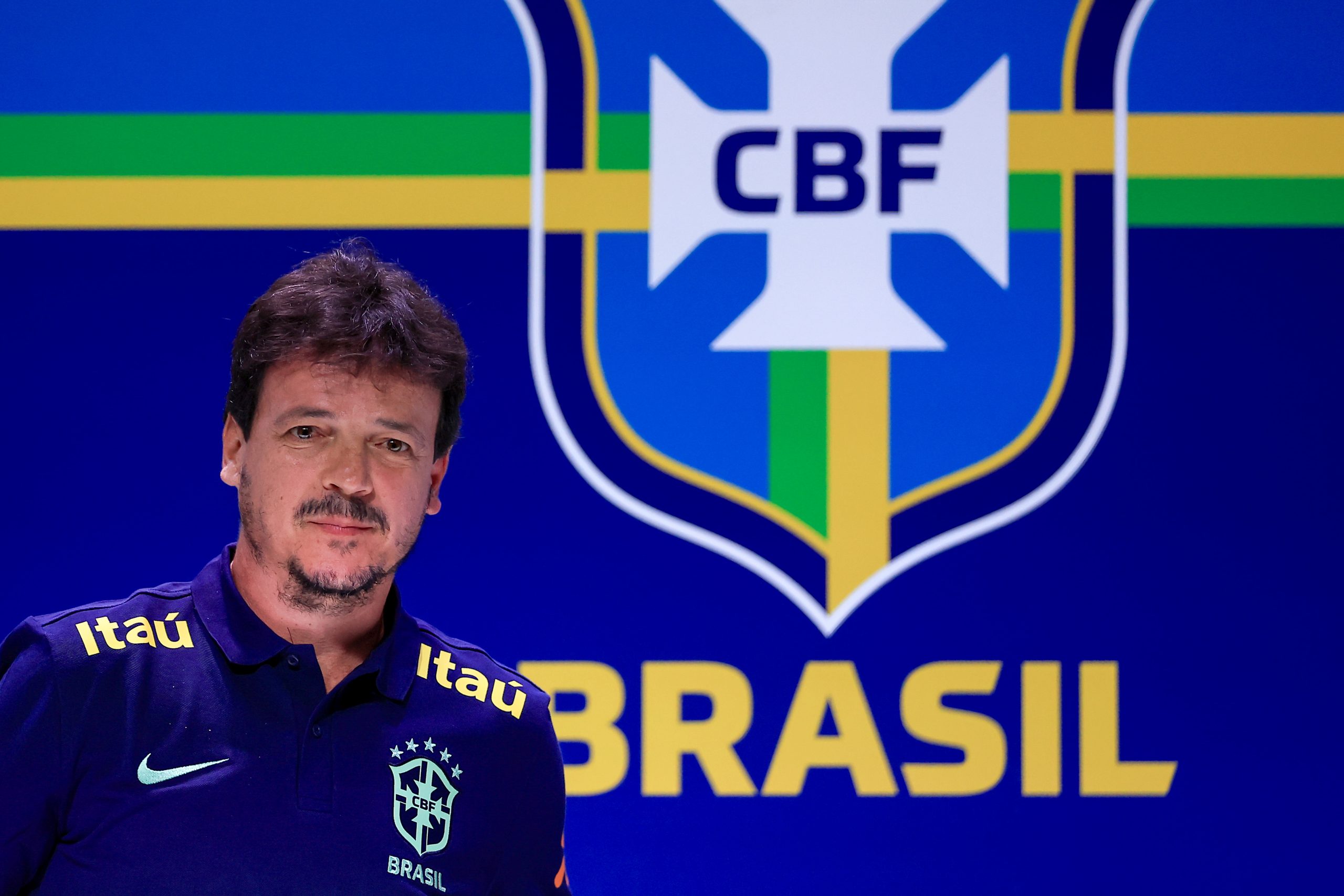 Carreira e títulos do novo técnico do Brasil