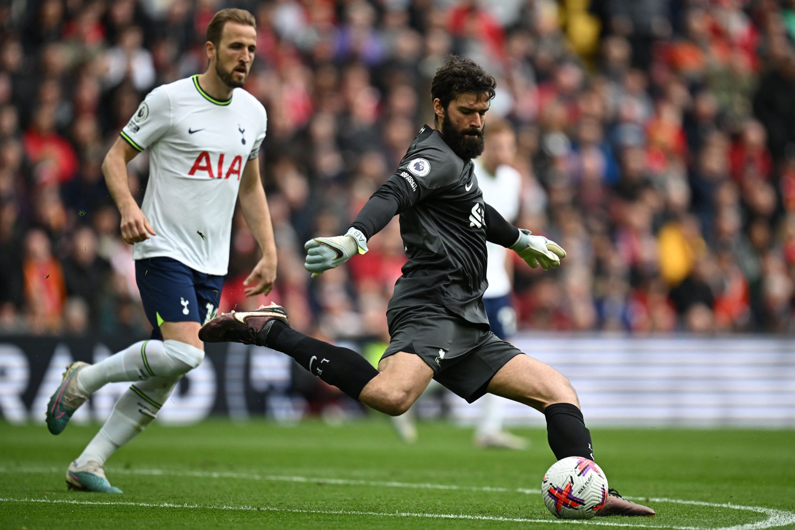 Alisson Becker gardien de but phénoménal atteint clean sheets avec Liverpool