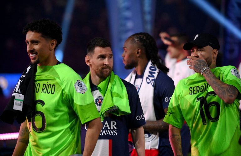 Neymar et Marquinhos dans le nouveau maillot extérieur du PSG