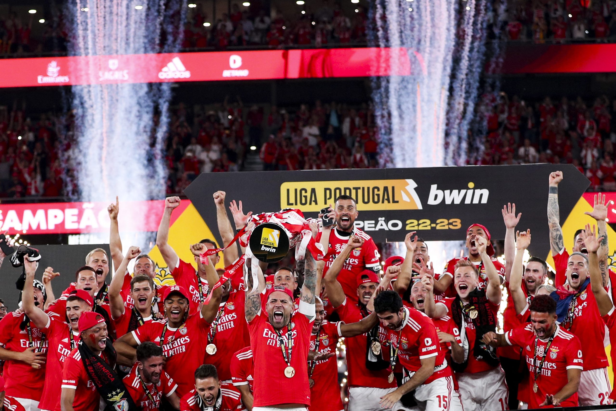 Benfica defeated Santa Clara to clinch the Portuguese title after four years of waiting