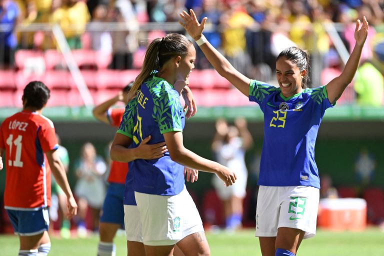 Le Brésil bat le Chili lors du dernier match de préparation avant la Coupe du Monde féminine de la FIFA