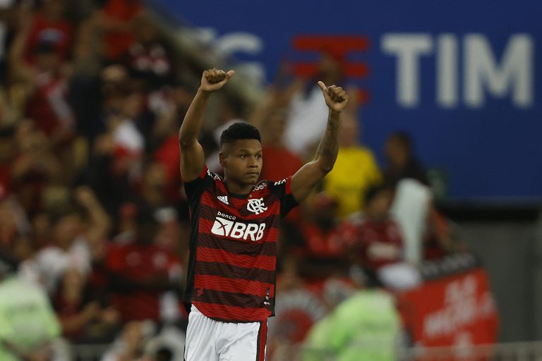 Chelsea garde un œil sur la pépite de Flamengo, Matheus França, selon les informations