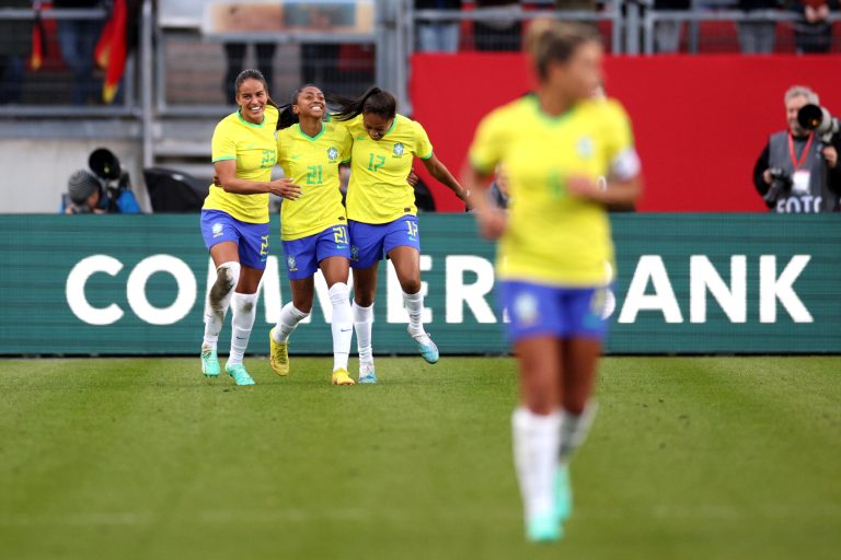 Éclatant Début au Mondial Féminin 2023 : Le Brésil domine avec brio, porté par le triplé d'Ary Borges