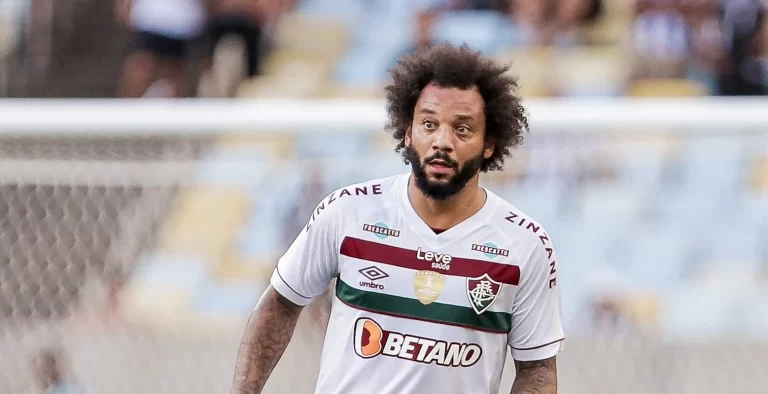 Marcelo en acción con Fluminense