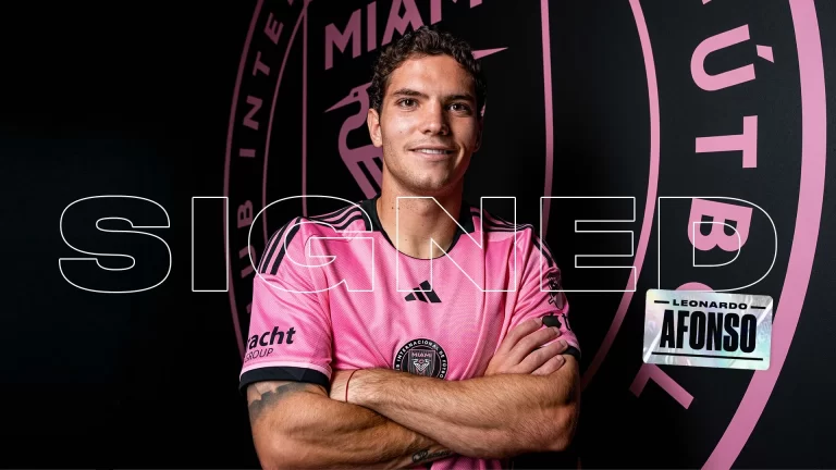 Leo Afonso posa con la camiseta del Inter Miami