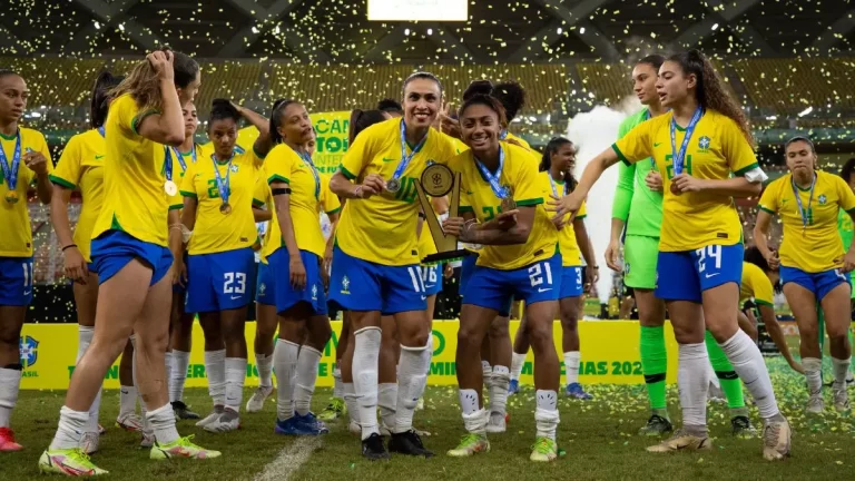 Marta celebra tras ganar el Torneio Internacional de Futebol Feminino de 2021 ante Chile