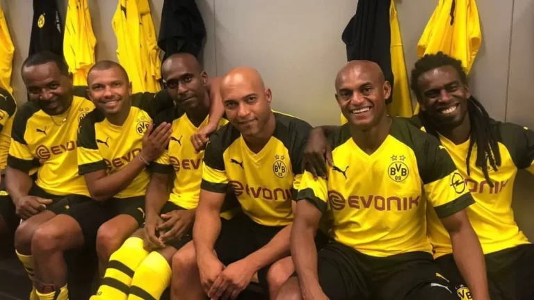 Júlio César, Amoroso, Ewerthon, Evanílson, Tinga y Dedê vistiendo la camiseta del Borussia Dortmund en un partido de leyendas