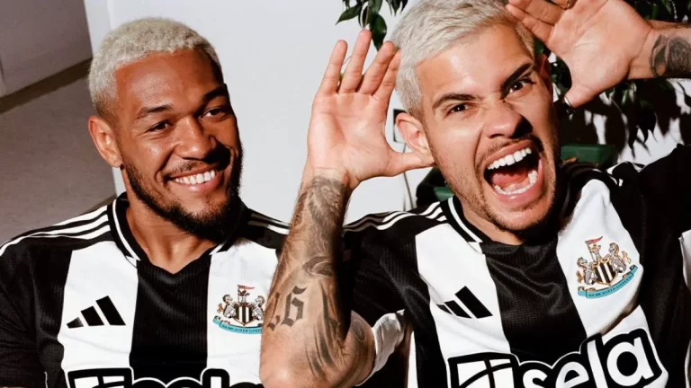 Joelinton y Bruno Guimarães, futbolistas brasileños del Newcastle United