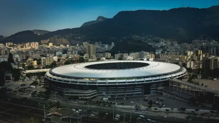 El Estadio Maracaná, sede de diversas finales de torneos de la FIFA a lo largo de la historia