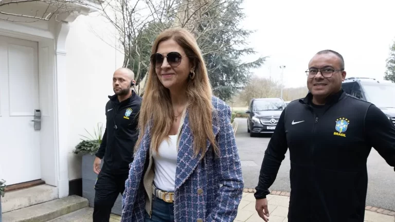 Leila Pereira, presidenta del Palmeiras, acompañando a la Seleção en Londres