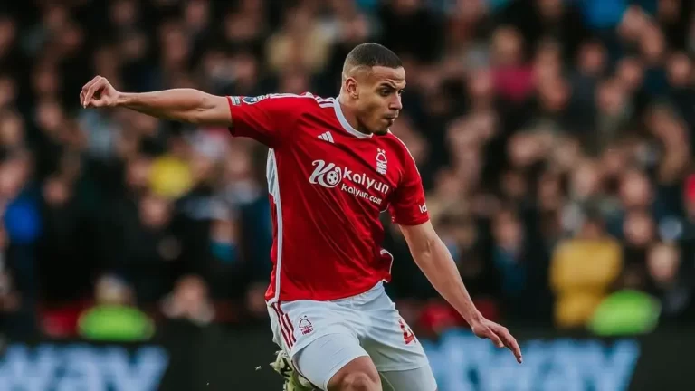 Murillo disputando un partido de la Premier League ante el West Ham United