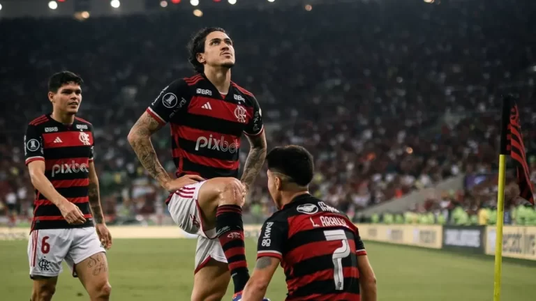 Pedro celebra un gol en la Copa Libertadores con el Flamengo