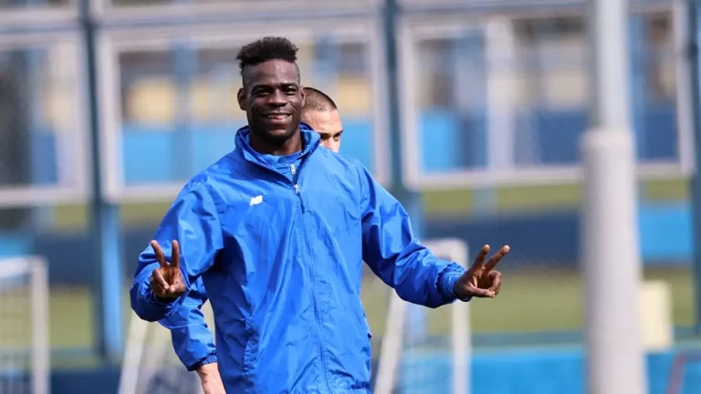 Mario Balotelli, ariete italiano pretendido por el Corinthians