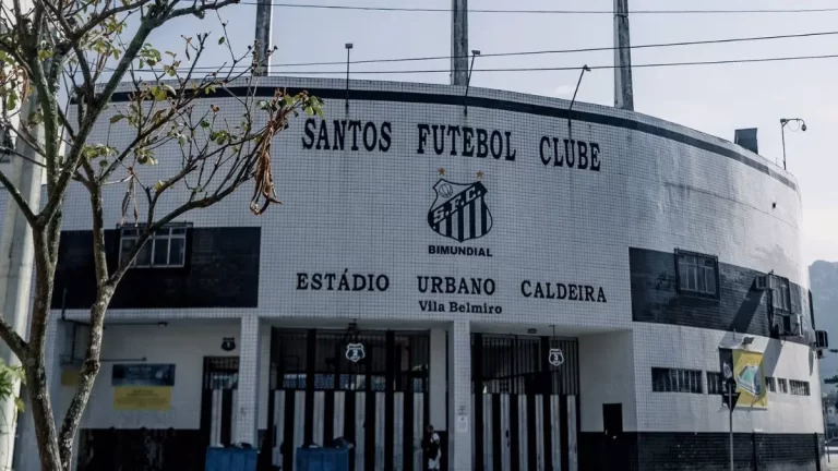 El Estádio Urbano Caldeira, también conocido como Vila Belmiro, casa del Santos FC