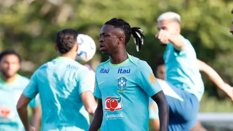 Vinicius Jr. entrenando con la Seleção en Orlando, Florida