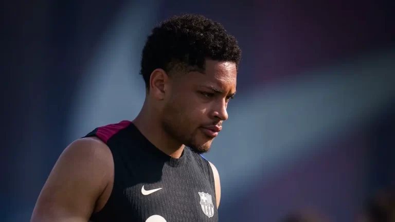 Vitor Roque, futbolista brasileño del FC Barcelona, entrenando bajo las órdenes de Hansi Flick