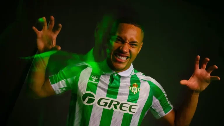 Vitor Roque ya pasó como nuevo jugador del Real Betis y apunta a debutar en los próximos días con su nuevo equipo